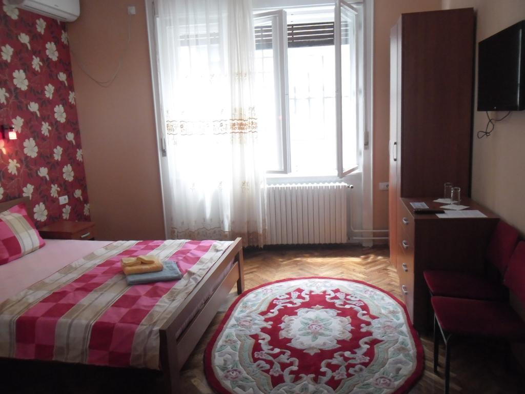 Family Top Rooms Bela Lada Sobe Novi Sad Værelse billede